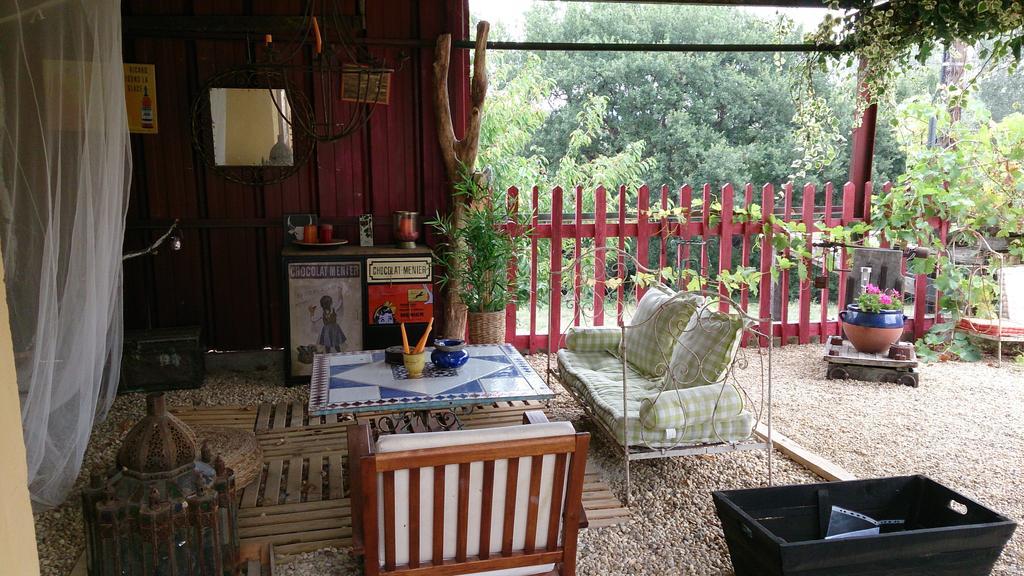 Le Mas Du Ruisseau Bellegarde  Room photo