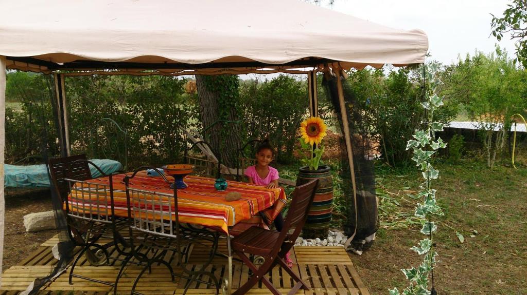 Le Mas Du Ruisseau Bellegarde  Room photo